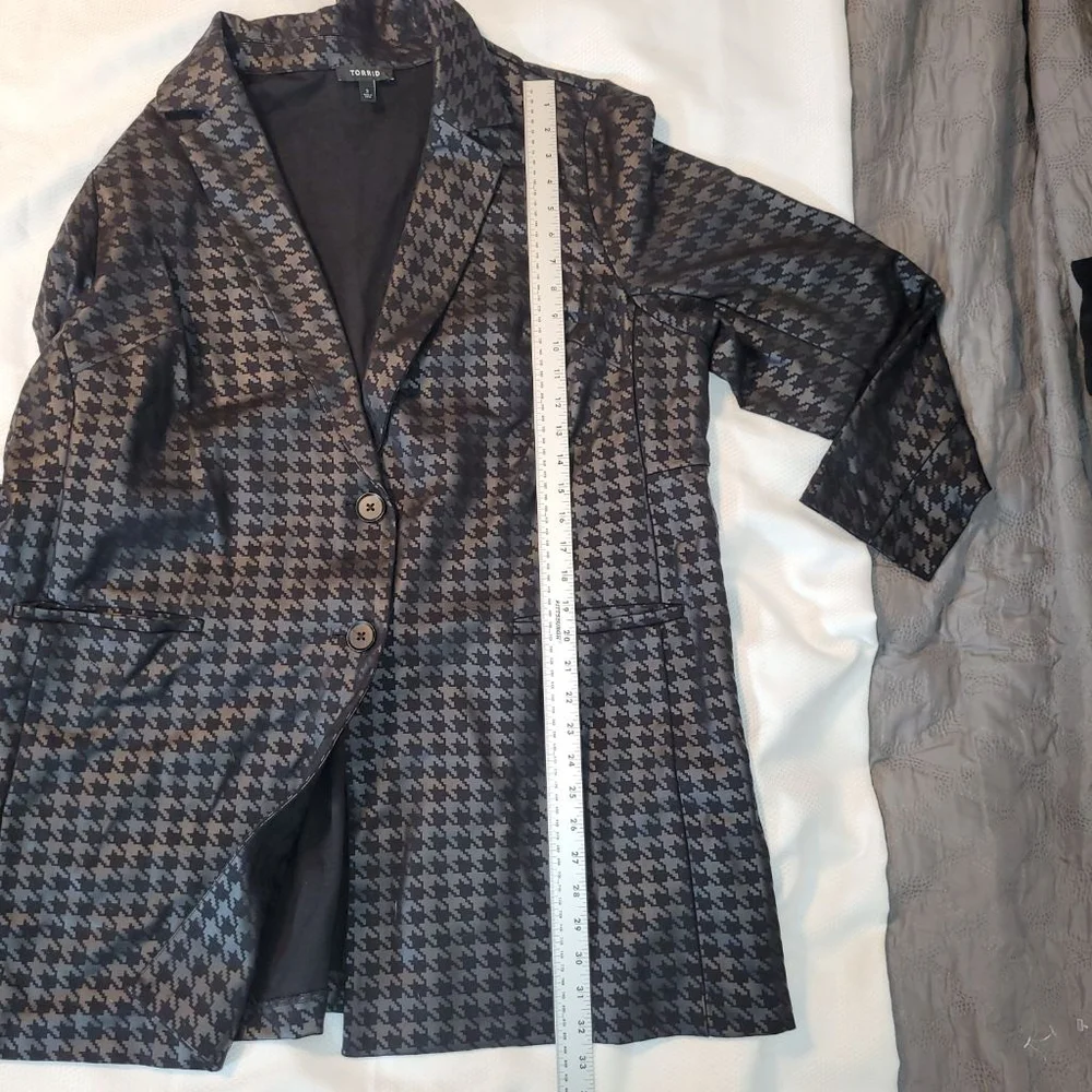 Women's Torrid Studio Luxe Ponte Relaxed Houndstooth Blazer 3X Black Gray - Picture 9 of 10